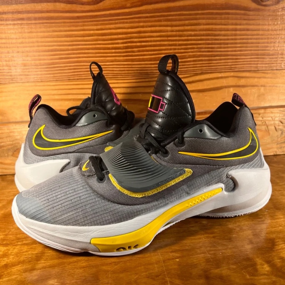 Nike Zoom Freak 3 Low Battery Grey Black Strap Zoom DA0694-006 Size 12